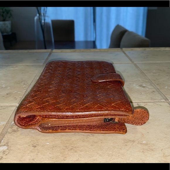 Authentic Bottega Veneta Wallet - Picture 3 of 10